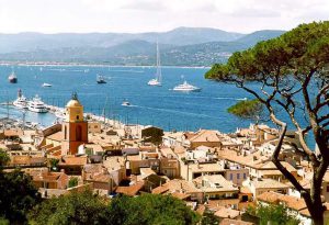 Saint tropez upper views form the citadel of the 17th century, private tour with art and tours